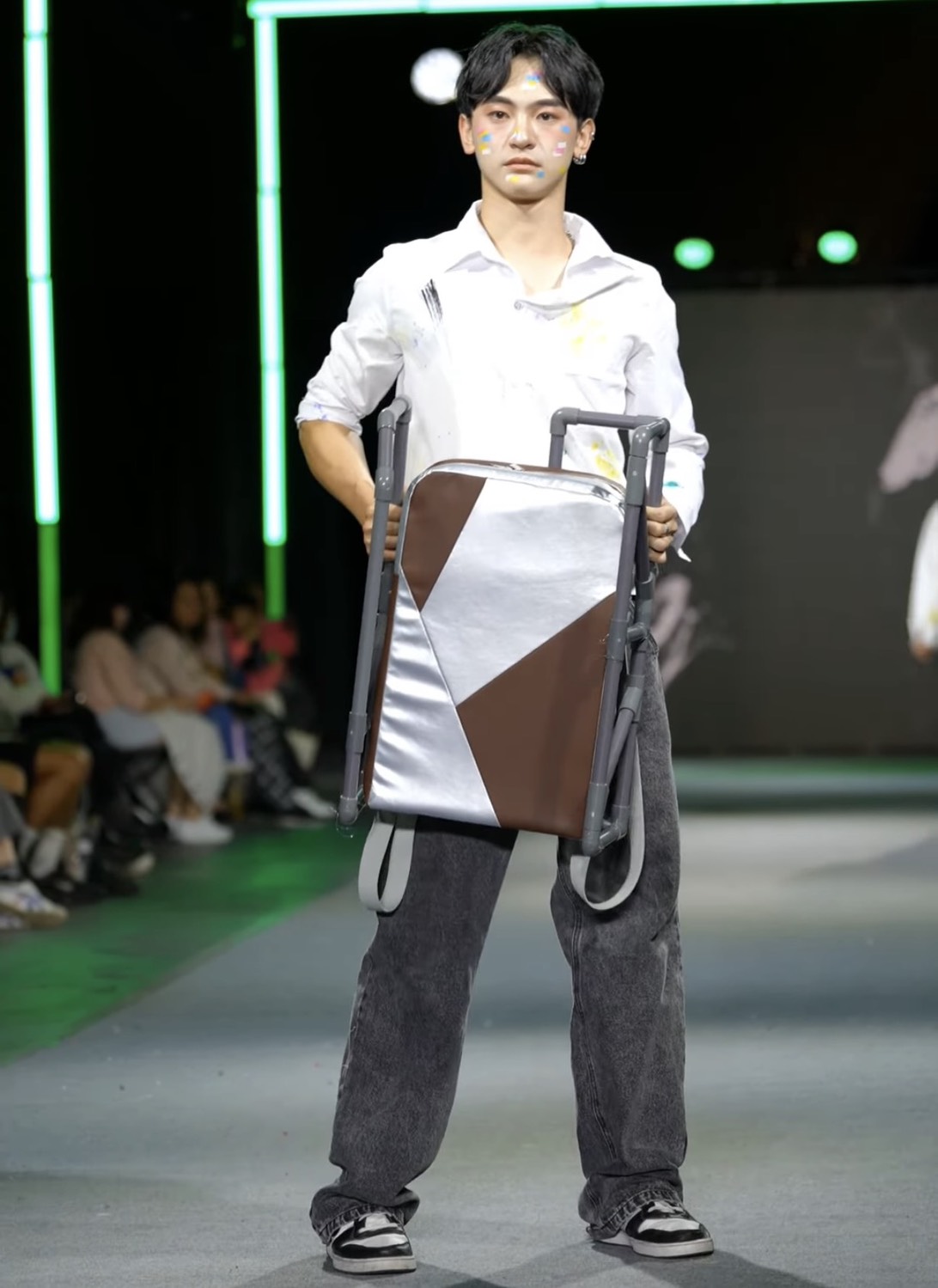 色構系統